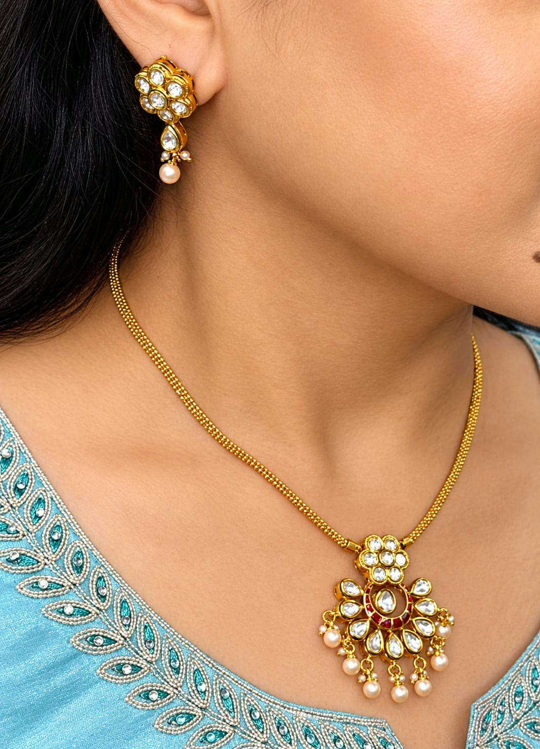 Kundan Pendant Necklace Set